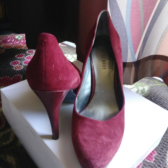 Heels - Picture 2 of 3